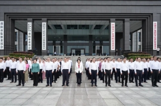 邵阳市委举行升国旗仪式 祝福伟大祖国繁荣昌盛国泰民安