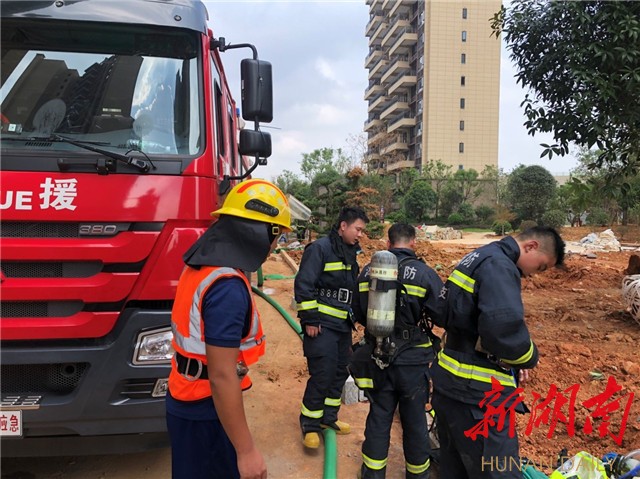 邵阳市高层建筑跨区域灭火救援演练在武冈举行
