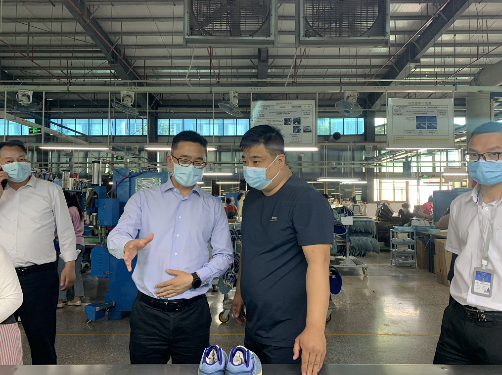 刘亚亮在邵阳经济技术开发区督导园区企业复工复产工作时强调：强化服务意识