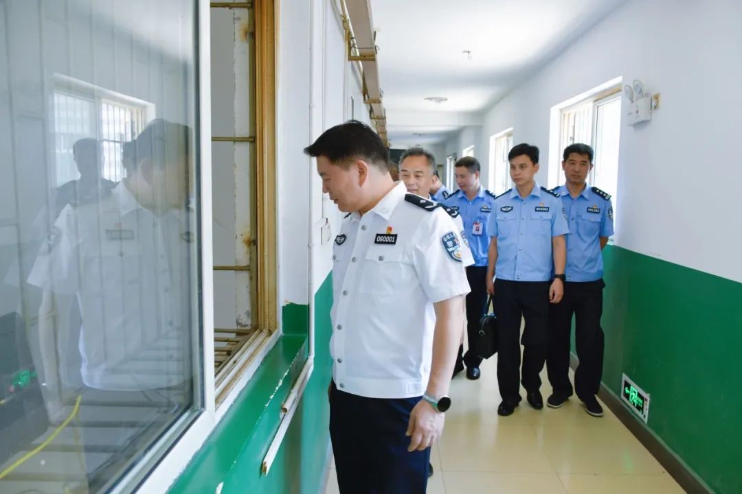 今日我当班！李长跃同志开展“公安局长当一天看守所长”活动