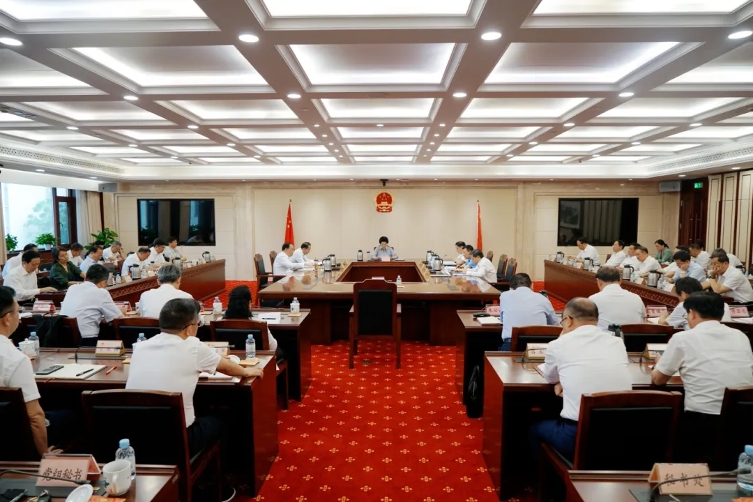 乌兰主持召开湖南省人大常委会党组理论学习中心组（扩大）2025年第五次集体学习研讨