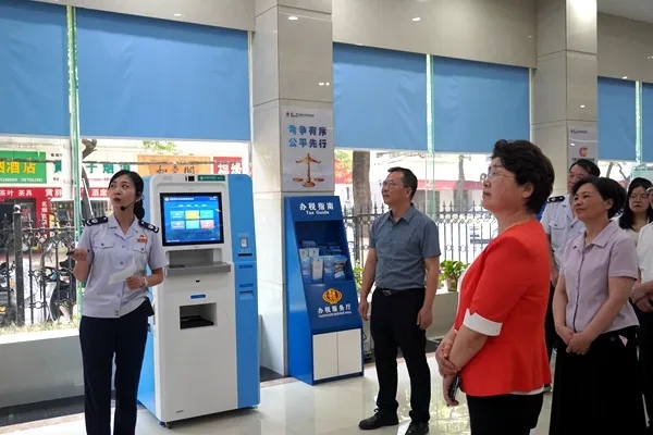 周迎春率队开展优化营商环境整改专题调研