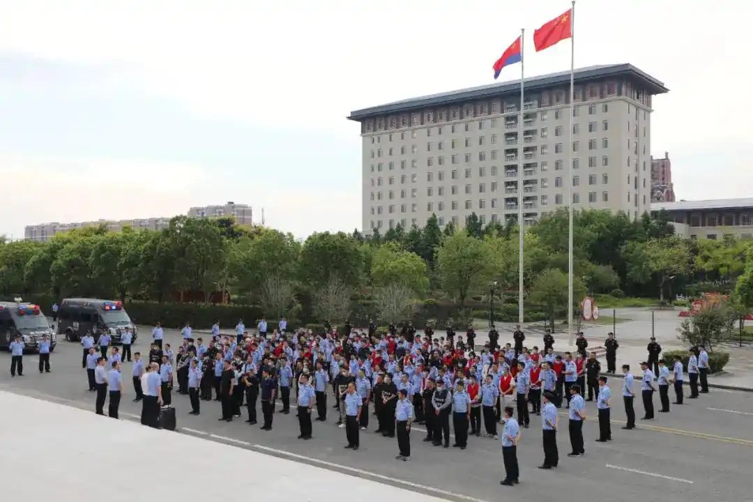 “玄学大师” 栽了！骗3000多人2000余万，录课时被抓，被问“算到自己被抓吗” 苦笑