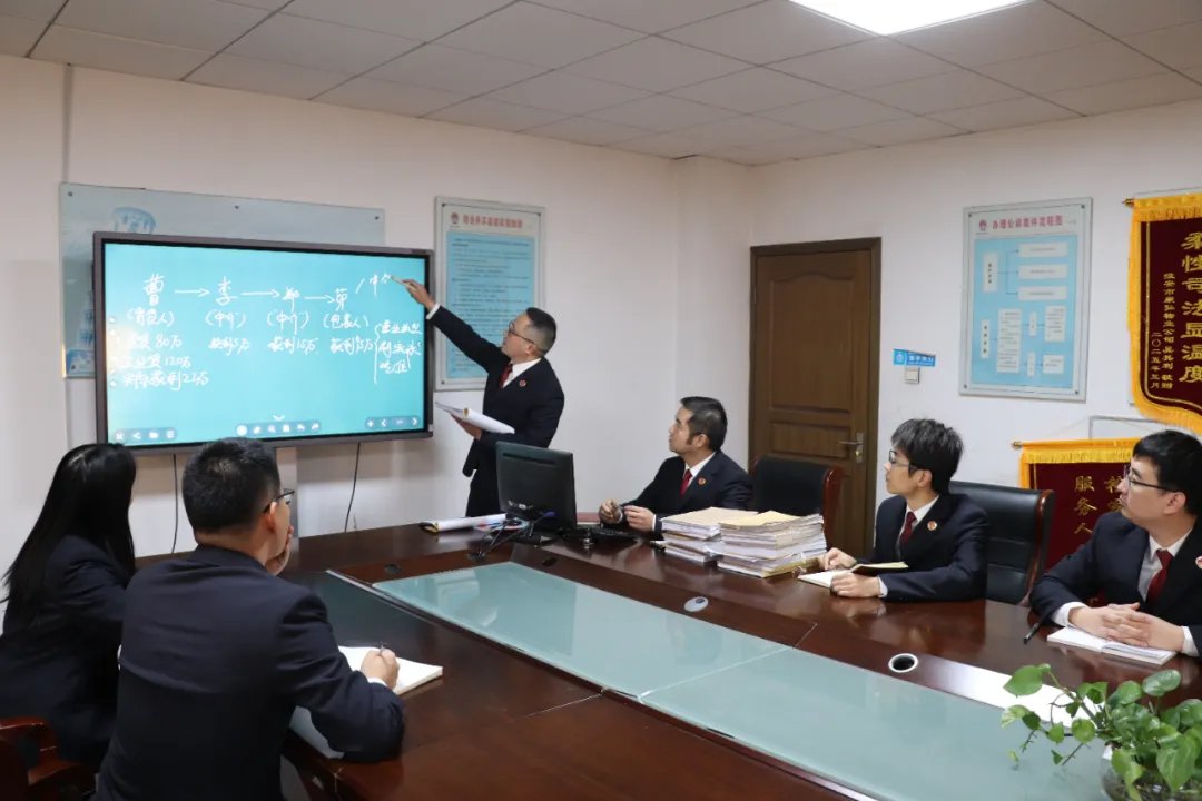 关关造假层层包装，8名“黑中介”16名“职业背贷人”获刑｜今晚九点半