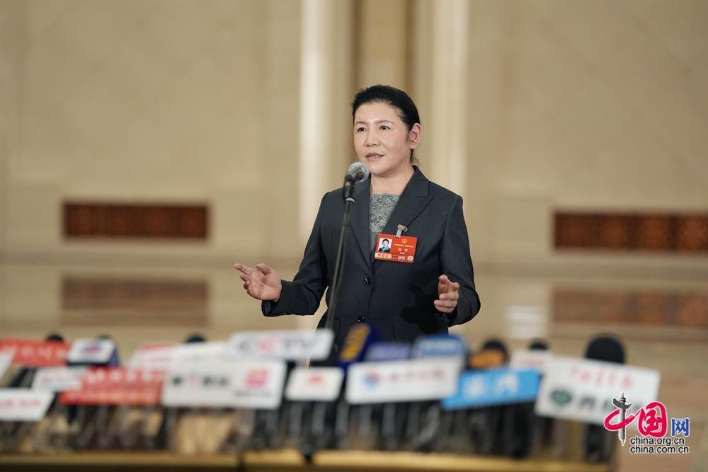 司法部党组书记、部长贺荣：坚持改革和法治相统一