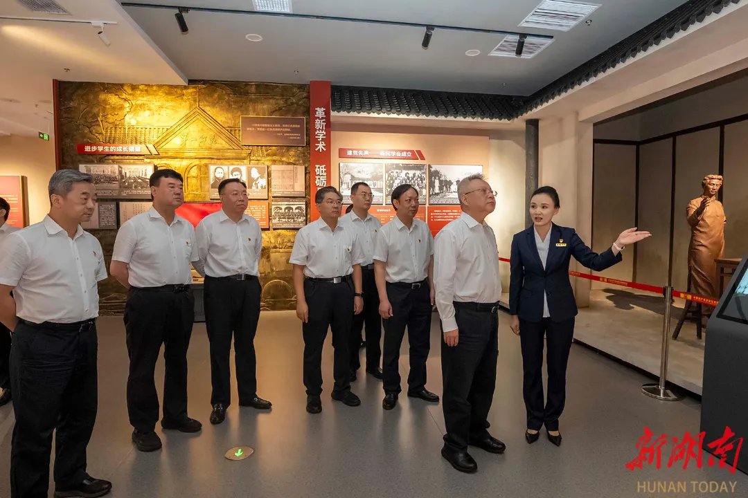 沈晓明开展党性教育活动和“七一”走访慰问