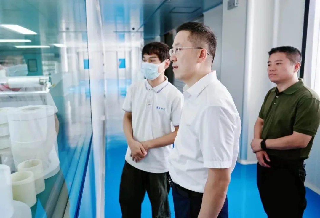 龚红果到邵阳经开区调研并走访企业