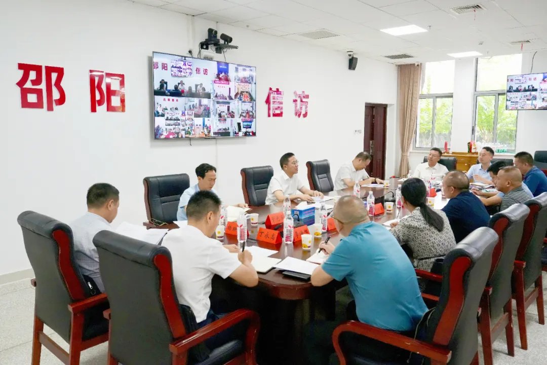 龚红果在邵阳市人民来访接待服务中心坐班接访