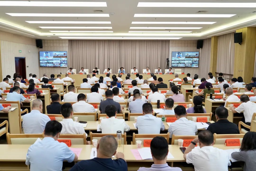 邵阳市召开大抓发展、大抓产业、大抓项目全面推进大会 程蓓讲话 龚红果主持